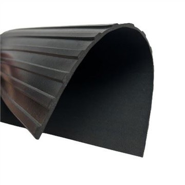 Гумен лист с над широка ребра