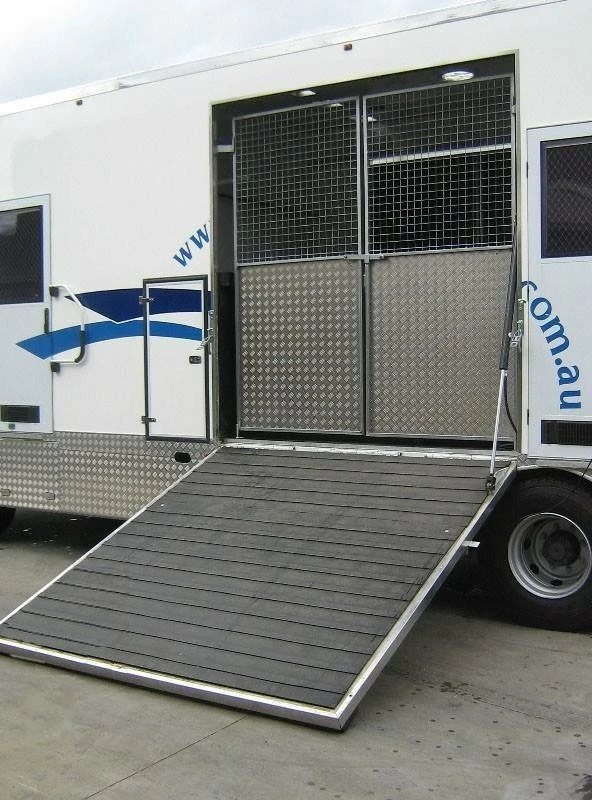 install of  horse tailgate mat (3)