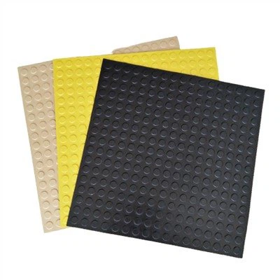 Подова настилка от гумени плочки с кръгли точки